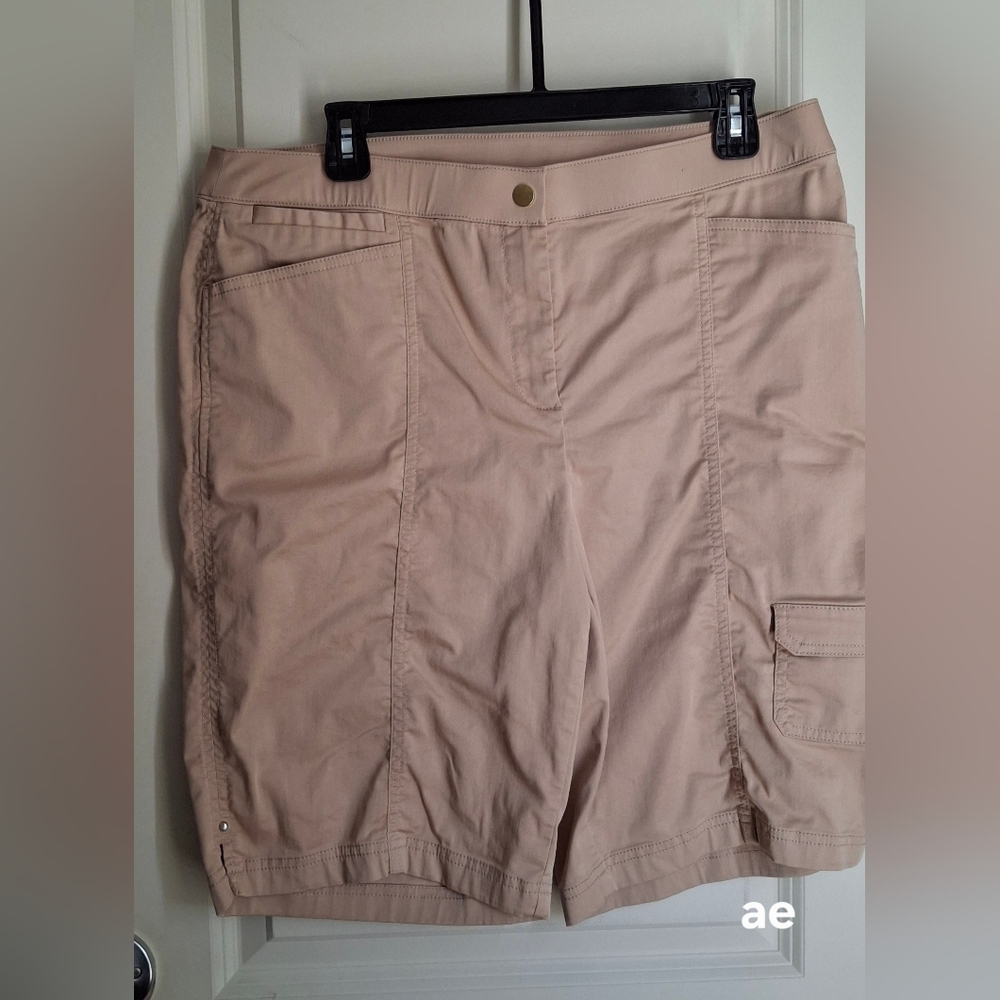 Zenergy By Chico's Womens Bermuda Sz 2 Travel Hiking Cruise Tropical Neutral